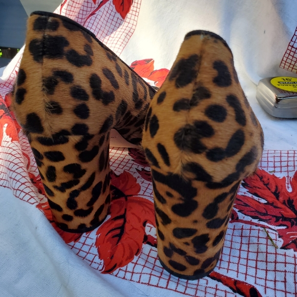 ANTONIO MELANI Calf hair leopard print block heels Pumps - Picture 6 of 10